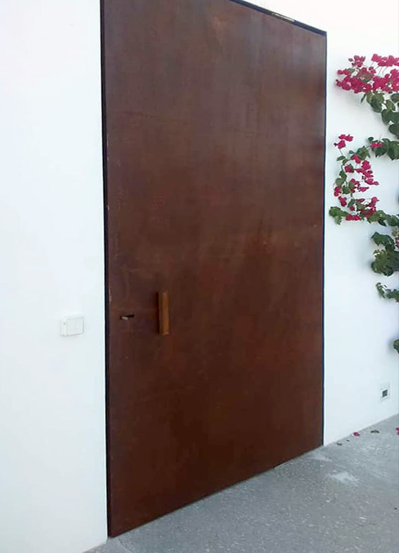 Πόρτες (Pivot) για κατοικία στην Πάρο